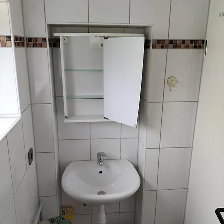 Moebliert *
